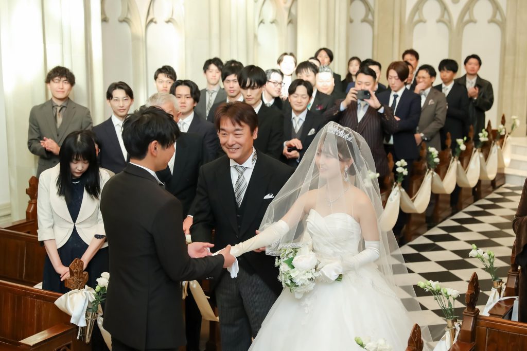 ふたりらしい遊び心で、ゲストと楽しむ笑顔いっぱいのウェディング