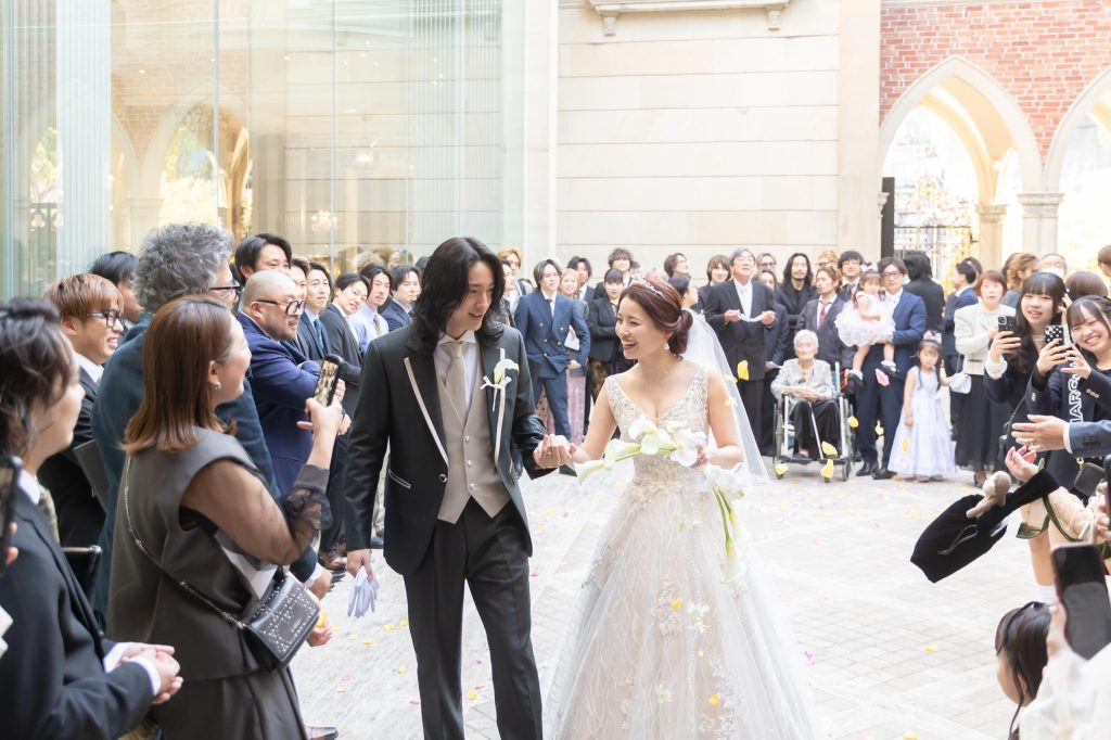 【巨大クラッカー&イチゴタワーケーキ!】驚きと感動が織りなす笑顔溢れるアットホームウエディング
