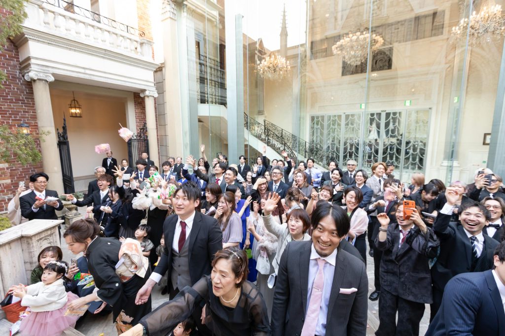 【巨大クラッカー&イチゴタワーケーキ!】驚きと感動が織りなす笑顔溢れるアットホームウエディング