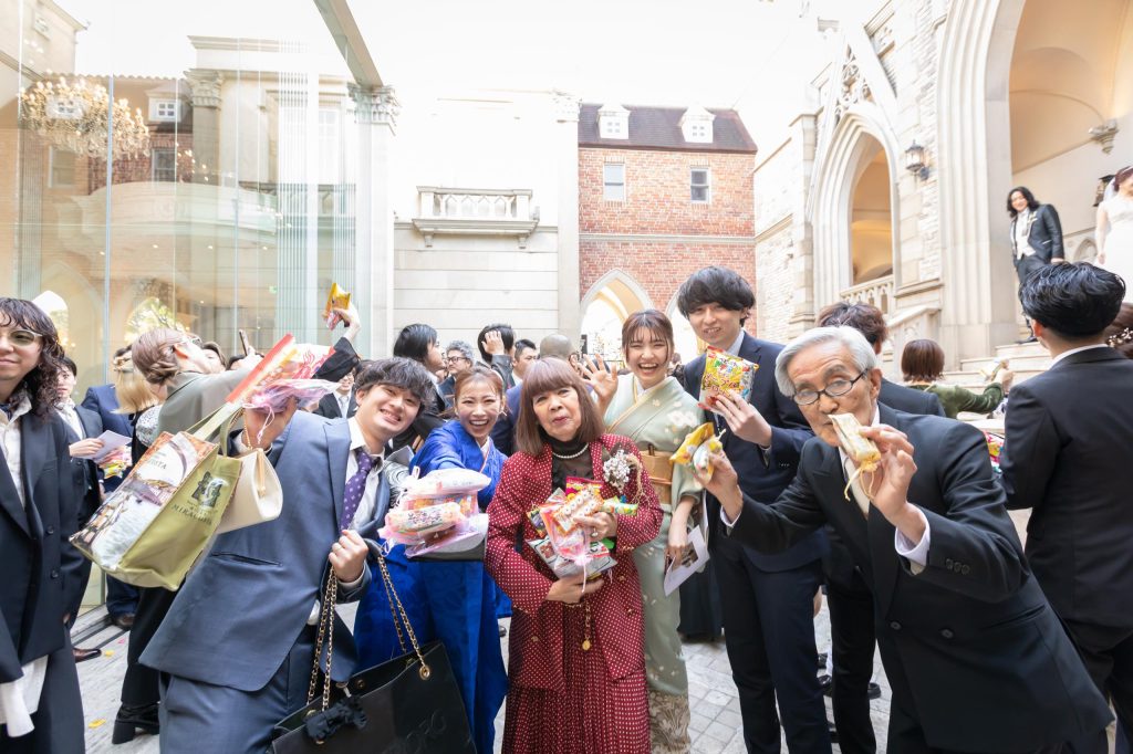 【巨大クラッカー&イチゴタワーケーキ!】驚きと感動が織りなす笑顔溢れるアットホームウエディング
