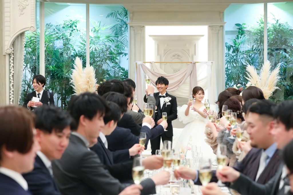 ふたりらしい遊び心で、ゲストと楽しむ笑顔いっぱいのウェディング