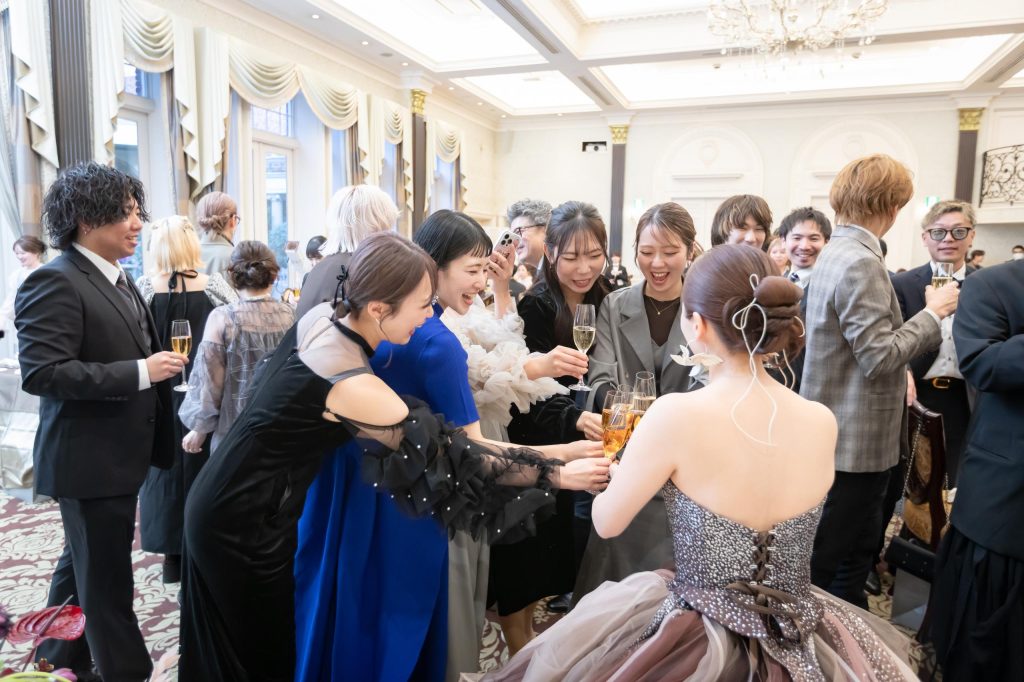 【巨大クラッカー&イチゴタワーケーキ!】驚きと感動が織りなす笑顔溢れるアットホームウエディング