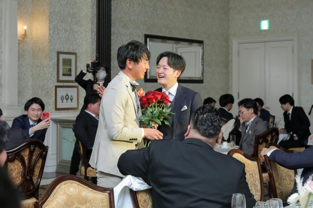 ふたりらしい遊び心で、ゲストと楽しむ笑顔いっぱいのウェディング